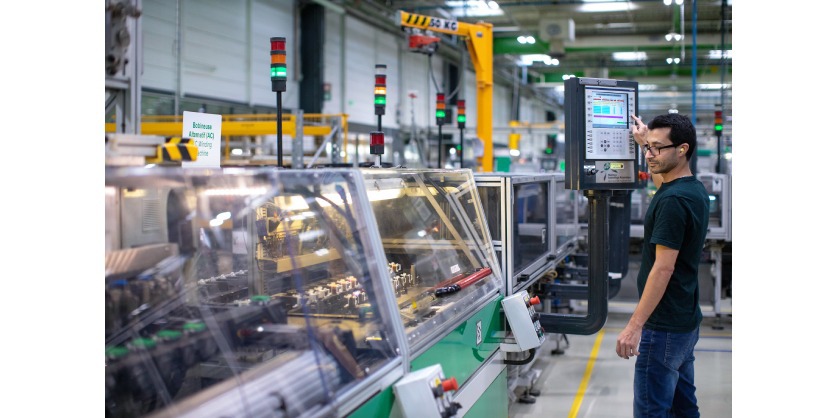 Can Robots Save (What Is the Role of Technology in) Canadian Manufacturing? A Reality Check with Schneider Electric 