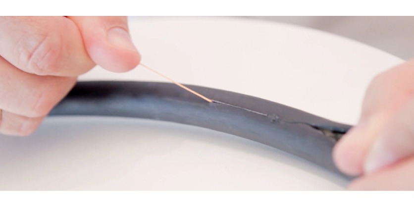 Stripping Drag Chain Cables with Just a Single Hand