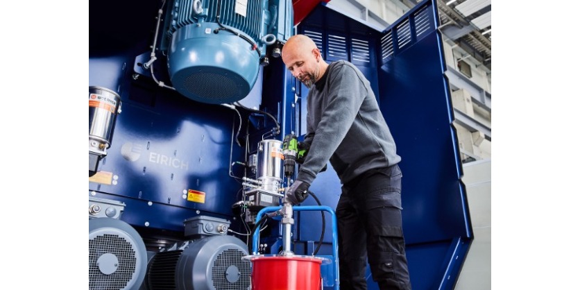 A World First in Maintenance: Pump Grease with the Cordless Screwdriver