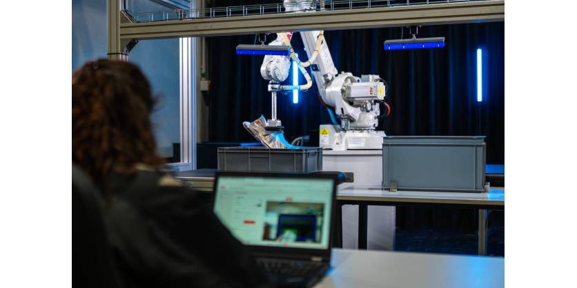 ABB and LandingAI Unleash the Power of Generative AI for Robotic Vision