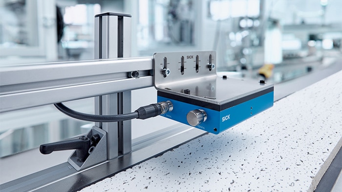 Measuring product speed without touching - the SPEETEC sensor from SICK.