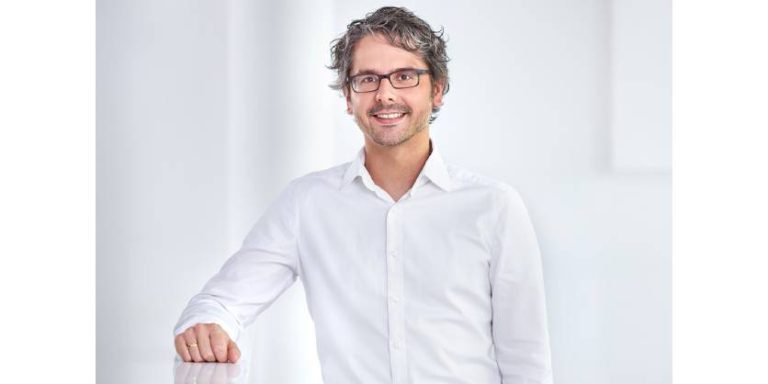 TwinCAT CoAgent and TwinCAT Machine Learning Creator for AI-Assisted Automation