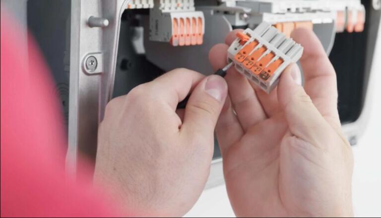 Wiring Inverters - Safely, Quickly and Easily with A Lever